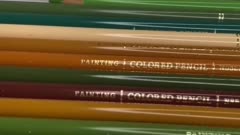 Какими карандашами нравится рисовать тебе? Поделись своим мнением в комментариях⬇️ 