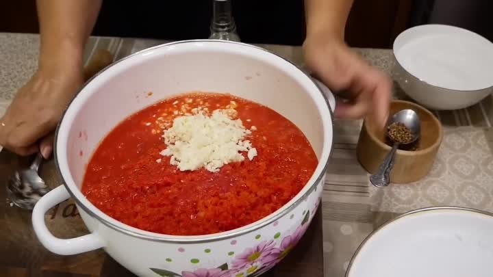 Самая ВКУСНАЯ АДЖИКА в мире ;) Аджика с перчиком, цыганка готовит.