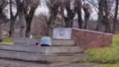 В Латвии партизаны повалили памятник легионерам СС