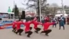 Русские и Чеченцы танцуют вместе!