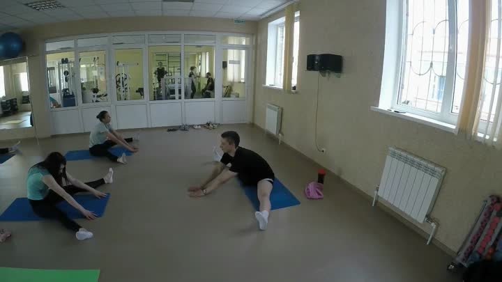 Суставная партерная гимнастка в фитнес клубе Виктория 