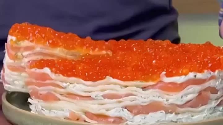 Закусочный торт с лососем и творожным сыром