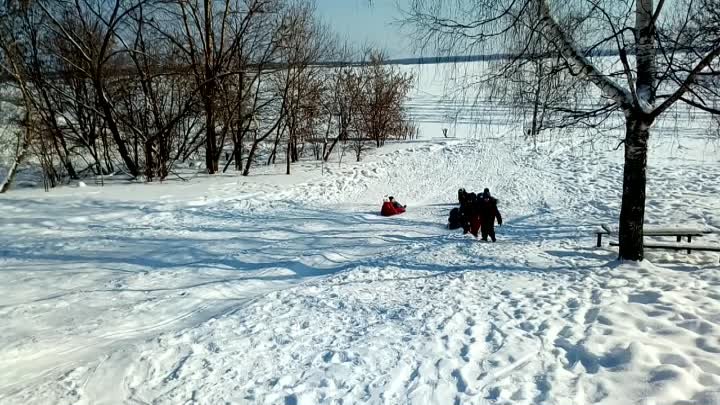 На горке в третий раз