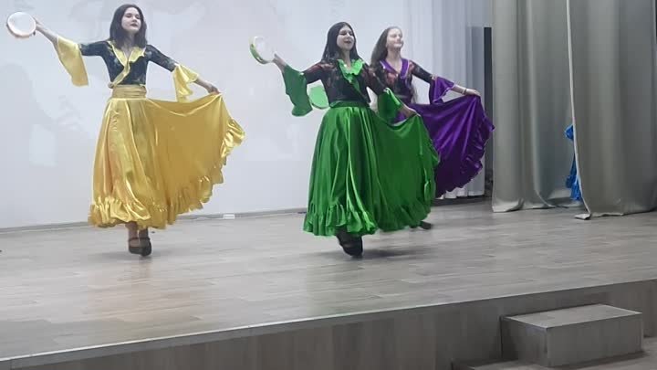 Трио Акварель,районный конкурс "цыганский "танец