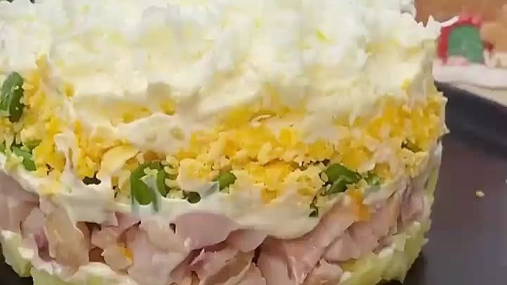 Салат с копчёным мясом
