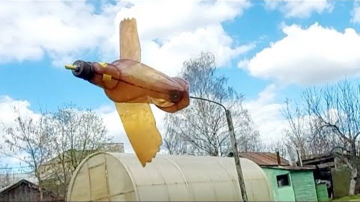 Ветряк Сокол из пластиковой бутылки для отпугивания птиц и кротов са ...