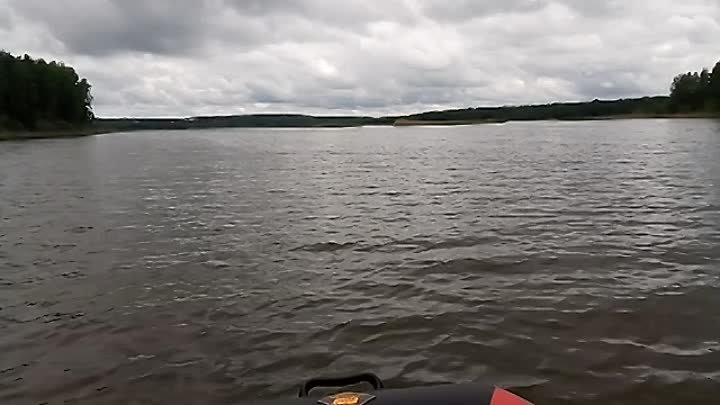На озере брынь.