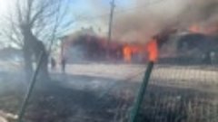 Пожар по ул.Калинина, горят дома (ШОУ ИРБИТ)