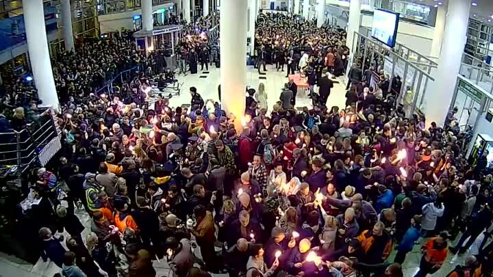 Встреча Благодатного огня в аэропорту Внуково. 22-54 11 апреля 2015г.