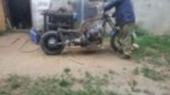 A HOMEMADE motorcycle with a car engine-САМОДЕЛЬНЫЙ мотоцикл...