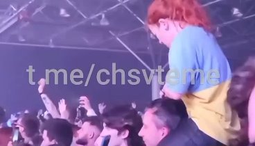 На концерте в Кишиневе охрана вывела хохляцкую шлюху после того как  ...