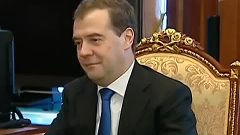 Путин и Медведев еле сдерживаются чтобы не заржать !!!