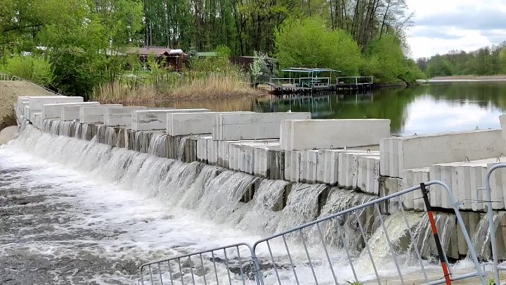 Дамба на реке фото Дамба на реке фото