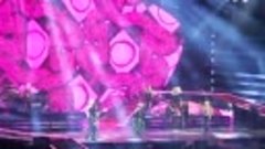 Gwen Stefani joins P!nk for _I&#39;m Just A Girl_ at Staples Cen...