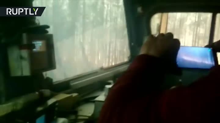 Поезд, проехавший через лесной пожар в Комсомольске-на-Амуре, попал  ...