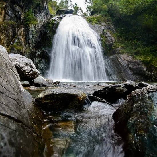 Водопад корбу на телецком озере фото Водопад корбу на телецком озере фото