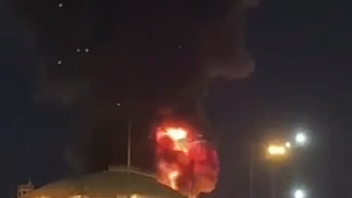 Кубань атаковали. Крупный пожар. Ночной пожар. Пожар на нефтебазе Краснодар. Волна цистерна пожар.