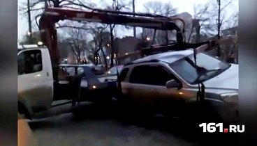 Эвакуатор уронил машину на иномарки Ростов-на-Дону 22 января