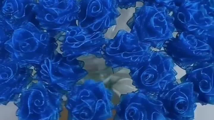 Розы из капроновых лент