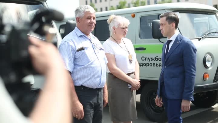 Вручение 40 автомобилей районным медицинским учреждениям Кировской о ...