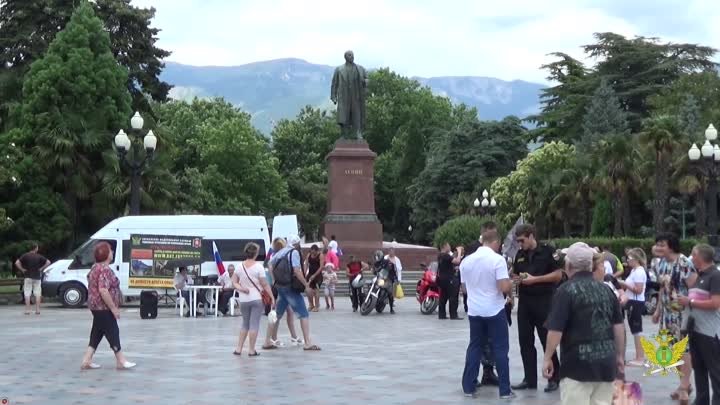 11.07.2015 УФССП России - Акция в Ялте 'Я свободен от долгов'