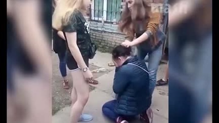 Сергиев Посад. Девочки-подростки на камеру побили 15-летнюю девочку