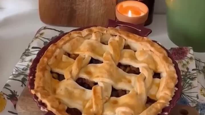 Пирог с яблочно-клюквенной начинкой