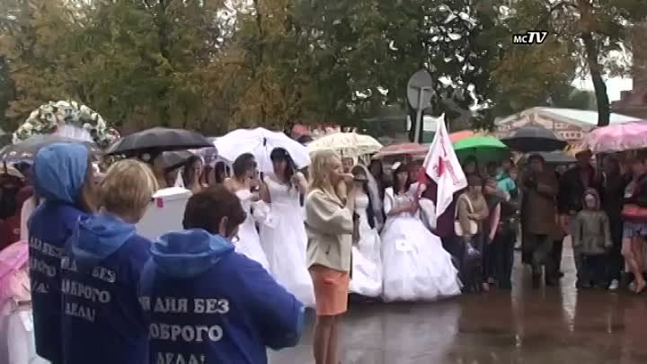 Шуйские невесты бегут в любую погоду