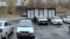 В Башкирии мужик попросил автоледи сдать немного назад, но р...