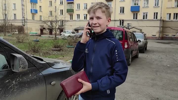 Егор Хайлов из Новокузнецка помог вернуть владельцу утерянное портмоне