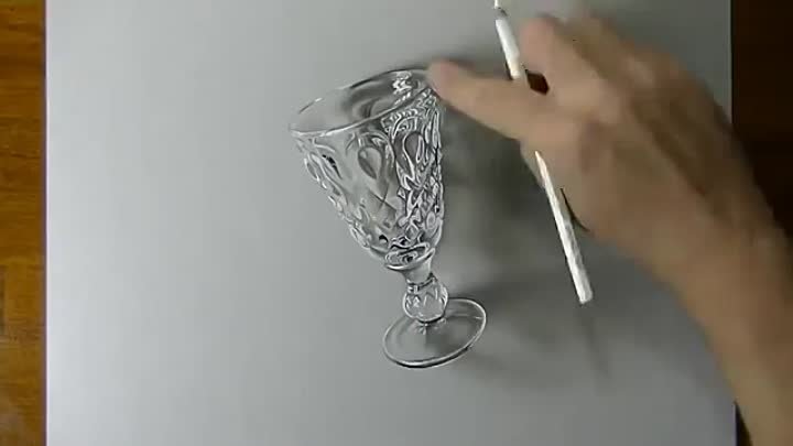Парень рисует невероятно реалистичный объемный бокал