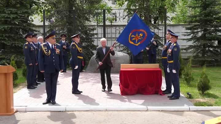 Вручение флага ветеранской организации смоленского УФСИН