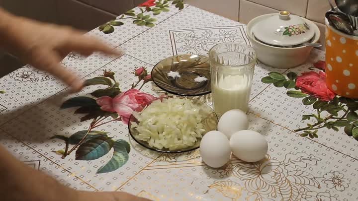 Нежный и вкусный омлет на сковороде из лука