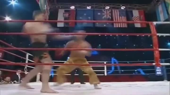 Шаолиньский монах Yi Long против боксеров и других ударников!