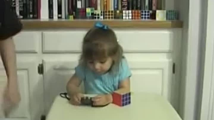 А вам слабо? Кубик Рубика за 3 минуты! Девочке - 3 года!