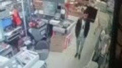 В подмосковье мигрант-педофил лапал девочку в магазине  на к...
