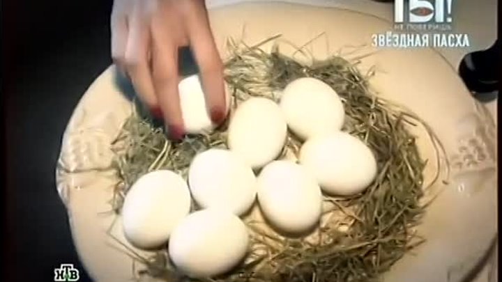 19.04.2014г ... ДИАНА ГУРСКАЯ и ТАТЬЯНА КОТОВА красили яйца .