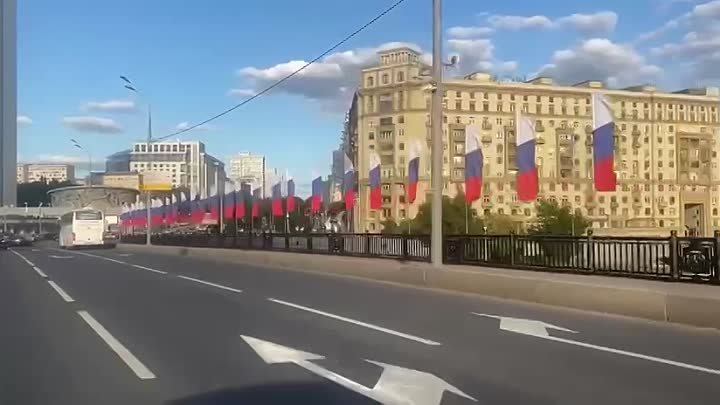 Флаги России на мостах