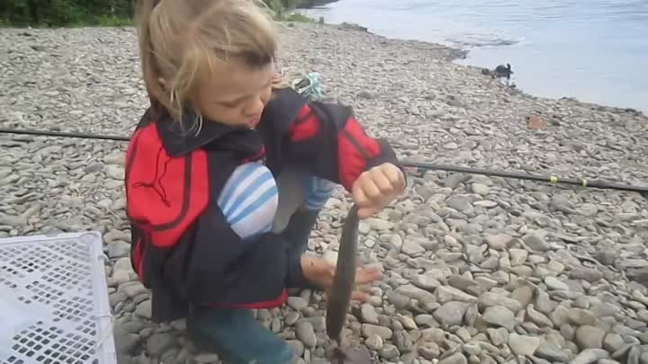 Первая пойманная рыбка!!!
