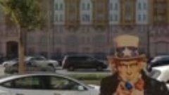Перед посольством США в Москве появилась фигура «дяди Сэма»,...