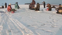 Зимняя рыбалка- последний лёд. Ловля плотвы на мормышку.