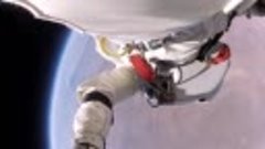 Прыжок с парашютом из космоса от первого лица