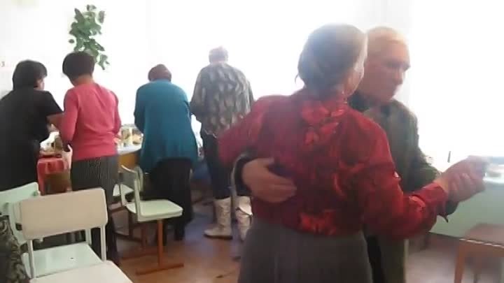 Вальс танцуют супруги Поповы