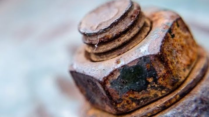 Как открутить прикипевший болт коллектора Как открутить прикипевший болт коллектора