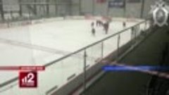 5-летний ребёнок упал с трибуны во время хоккейного матча. В...