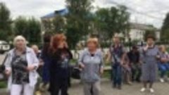 Танцы у фонтана 10 августа Поет Лариса Хорькова Хуторянка