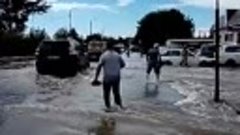 Мои родственники попали на видео. Стихия - это страшно.