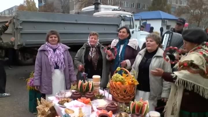 Осенняя ярмарка 2013 в Сморгони - " Новый урожай "СПК Солы ...