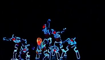 Amazing Tron Dance performed by Wrecking Orchestra [Better Quality]