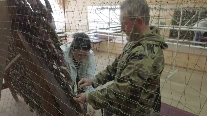 Волонтеры из Кирсанова плетут маскировочные сети